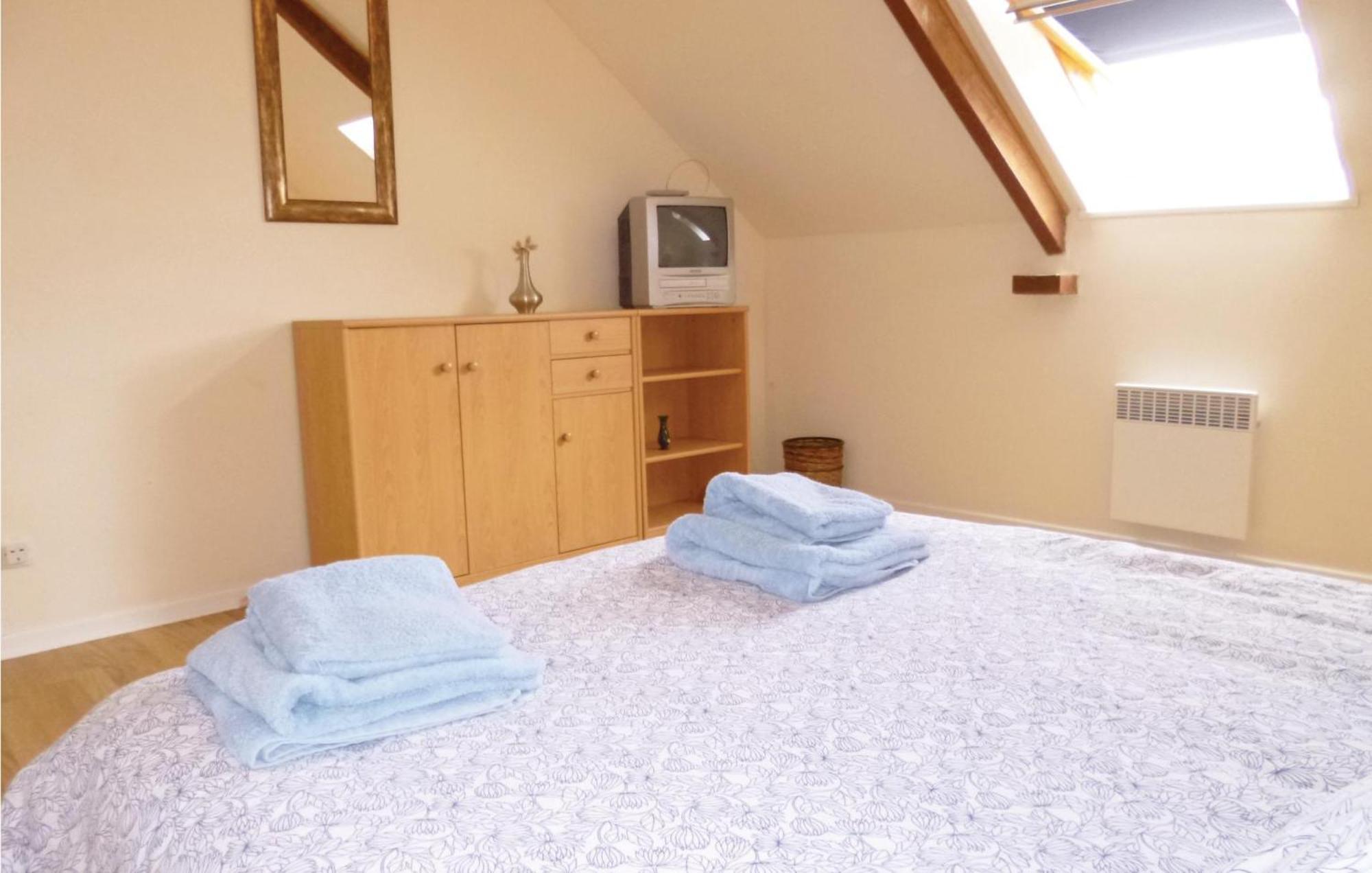 3 Bedroom Cozy Home In Brucheville Carentan-les-Marais Dış mekan fotoğraf